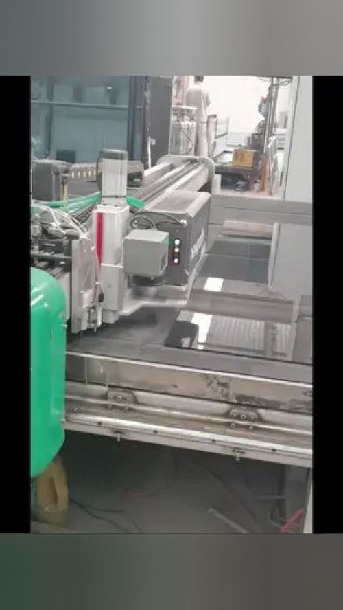 激光側(cè)孔機 提升鋼化玻璃廠效率的可靠伙伴
